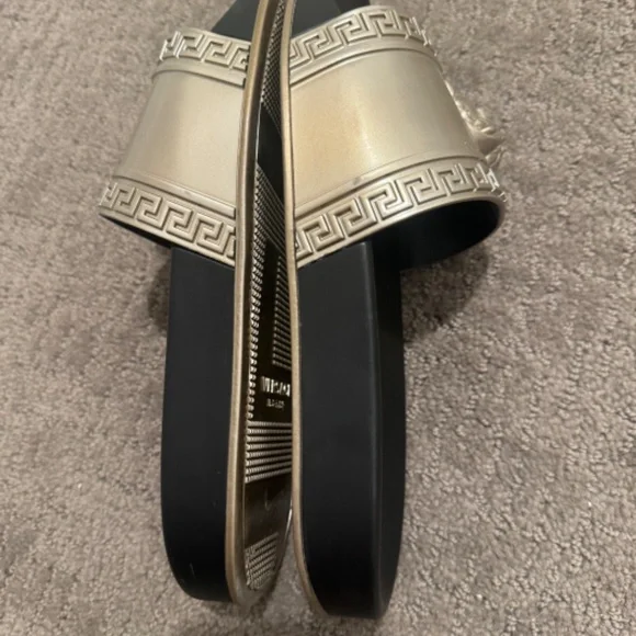 Versace metallic Palazzo Medusa  pool slides sandals size 39.5 great condition - Picture 4 of 6